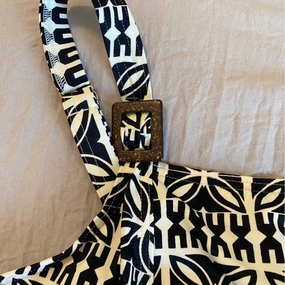 Lands End Plus Size SlenderSuit Tummy Control underwire One Piece Swim Black 22W - Picture 3 of 8